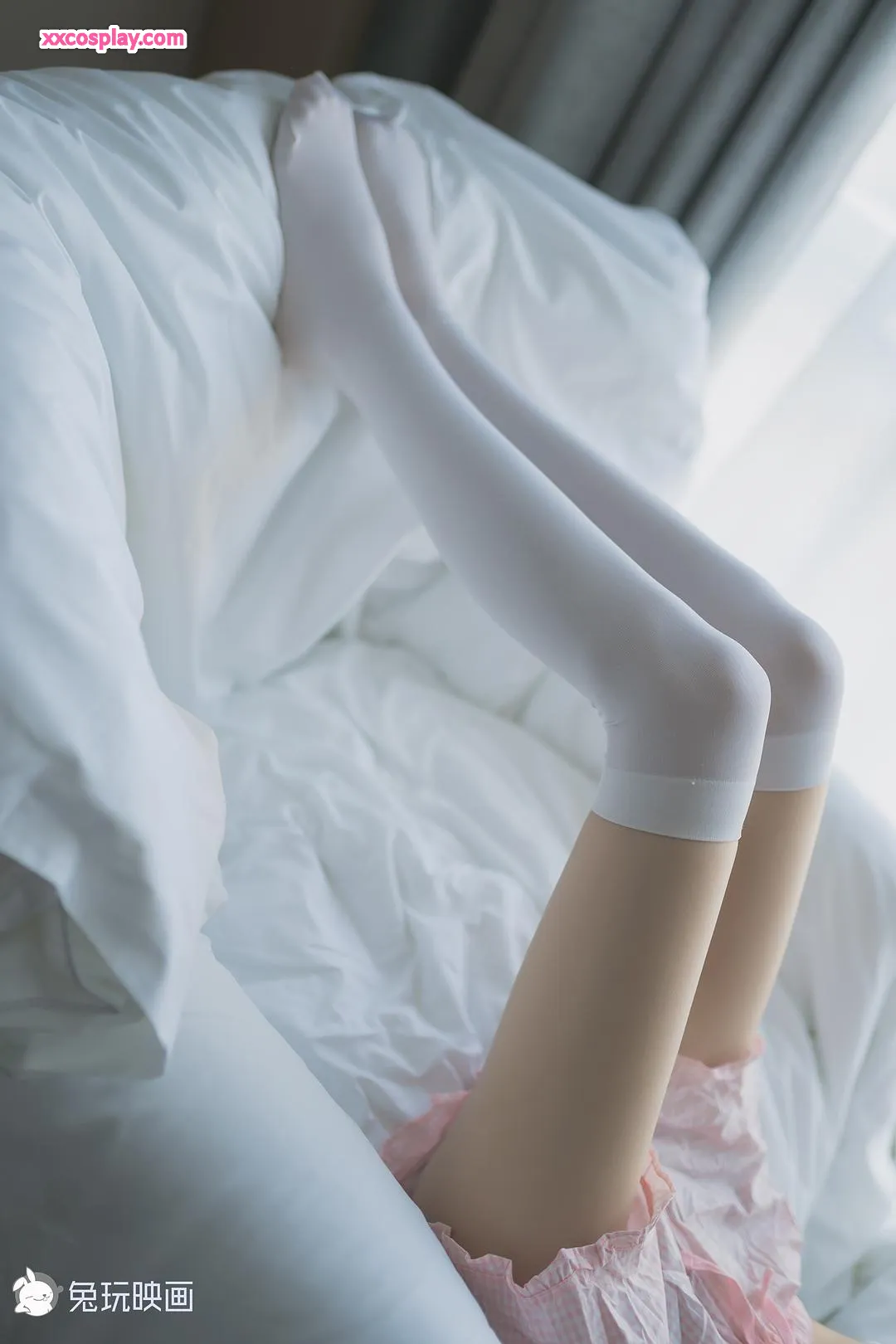 兔玩映画：小细腿的白丝